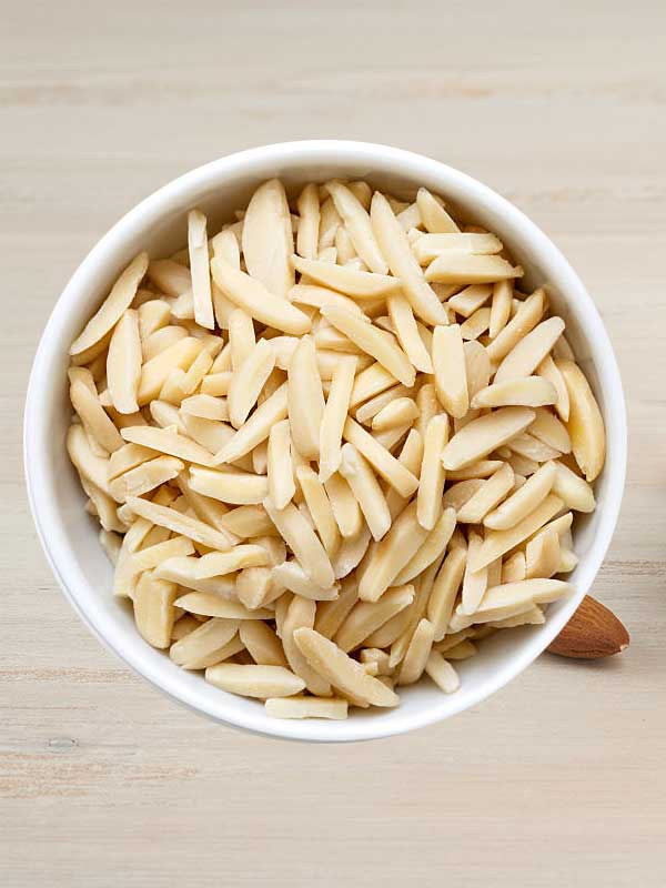 用于花生、杏仁和其他坚果的专用带状切割设备。