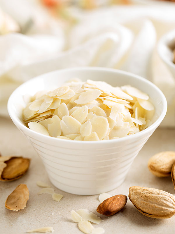 适用于各种坚果切片的设备，效率高，厚度可调。